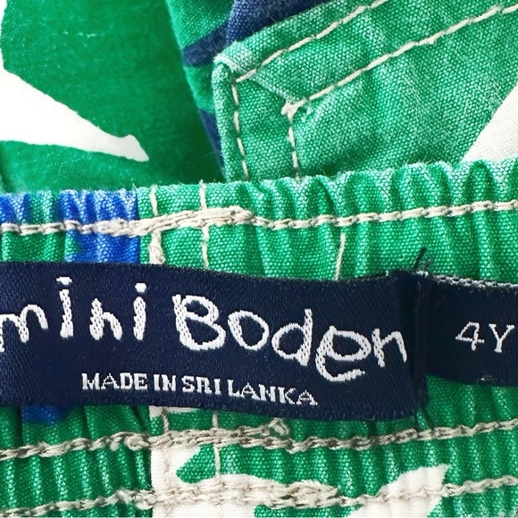 Mini Boden | Cotton Canvas Shark Shorts (4 yrs) 🦈 - Picture 5 of 5